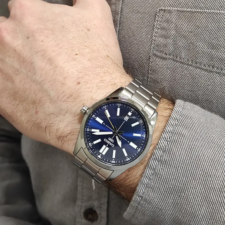 RELOJ CASIO PARA HOMBRE MTP-VD02D-2E 2
