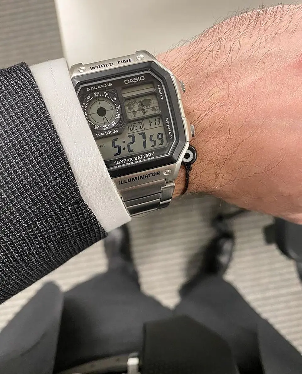 RELOJ CASIO PARA HOMBRE AE-1200WHD-1AV 2