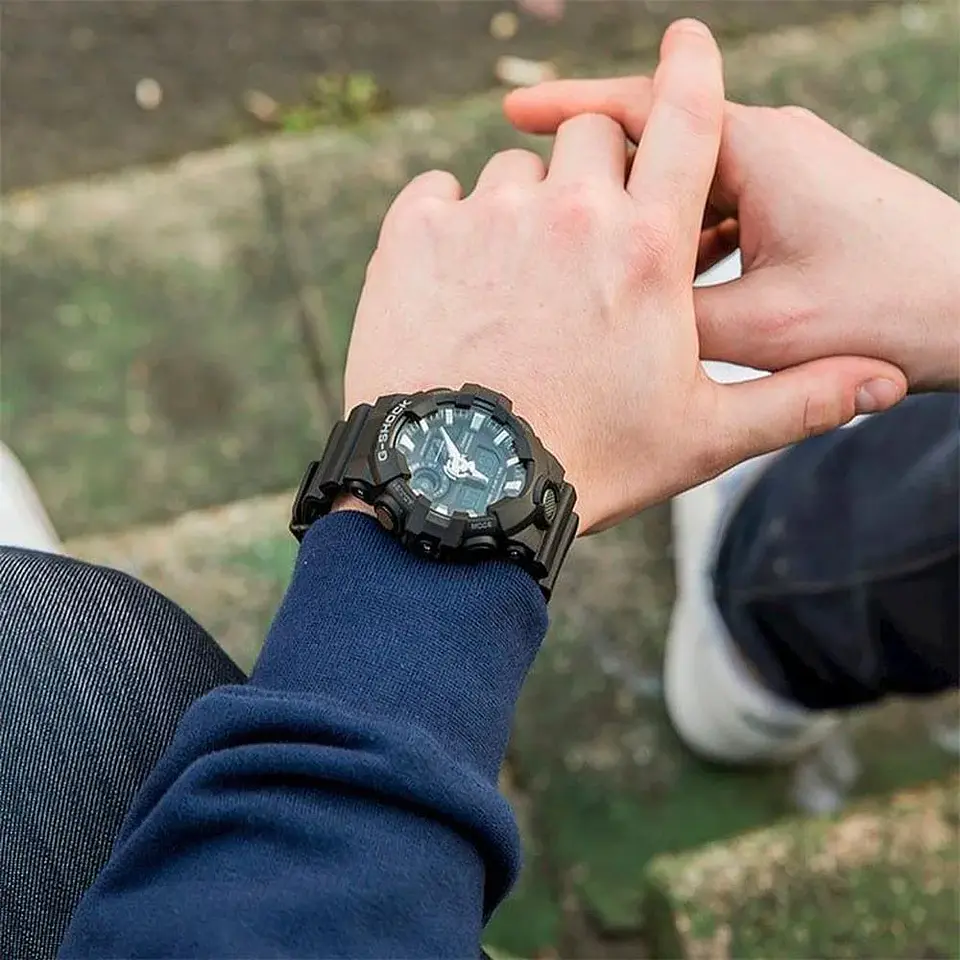 RELOJ G SHOCK PARA HOMBRES GA-700-1B 2