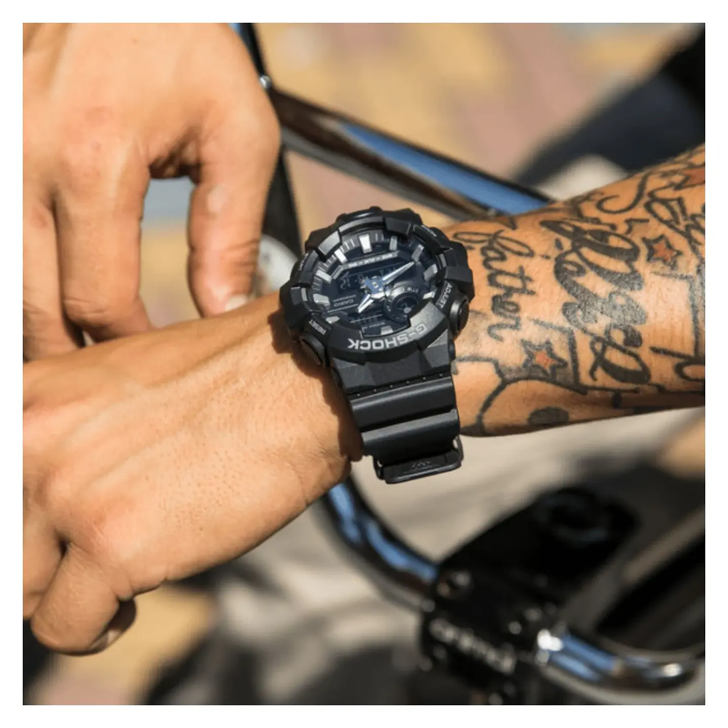 RELOJ G SHOCK PARA HOMBRES GA-700-1B 3