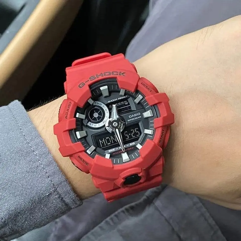 RELOJ G SHOCK PARA HOMBRES GA-700-4A 2