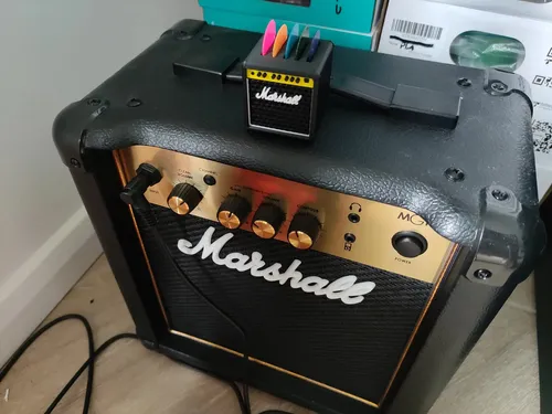 Soporte Uñetas De Guitarra Tematica Marshall 5 Bahias 4