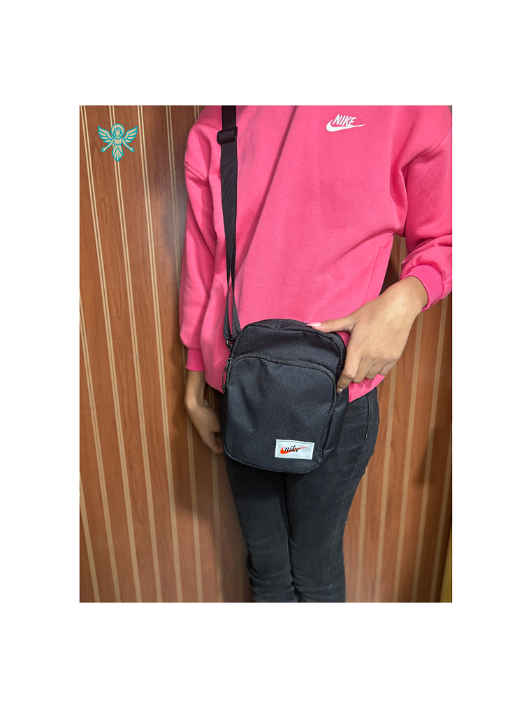 BOLSO de NIKE NEGRA 2