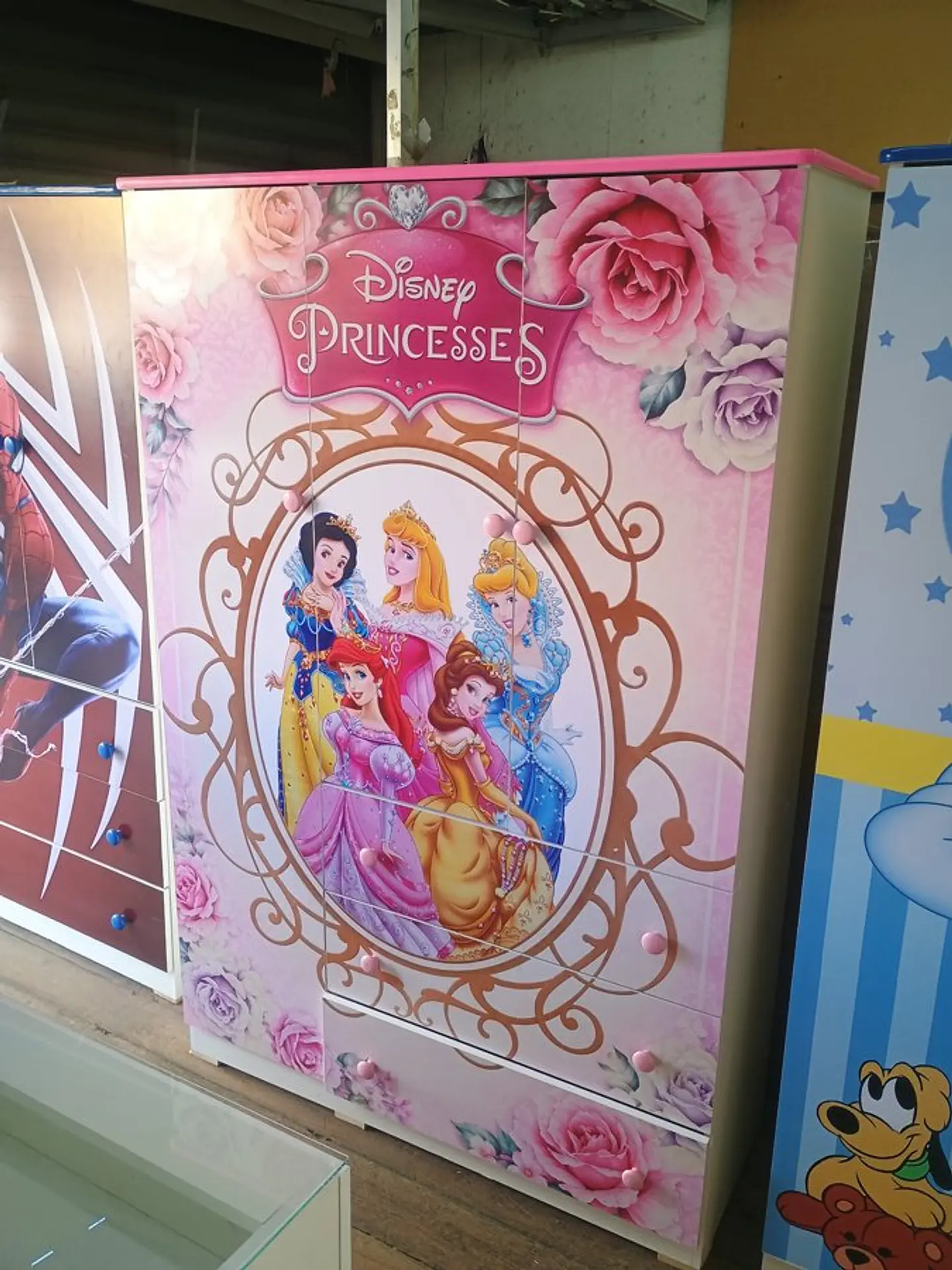 Closet infantil con diseño 2