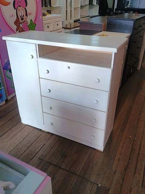 Cómoda closet TV