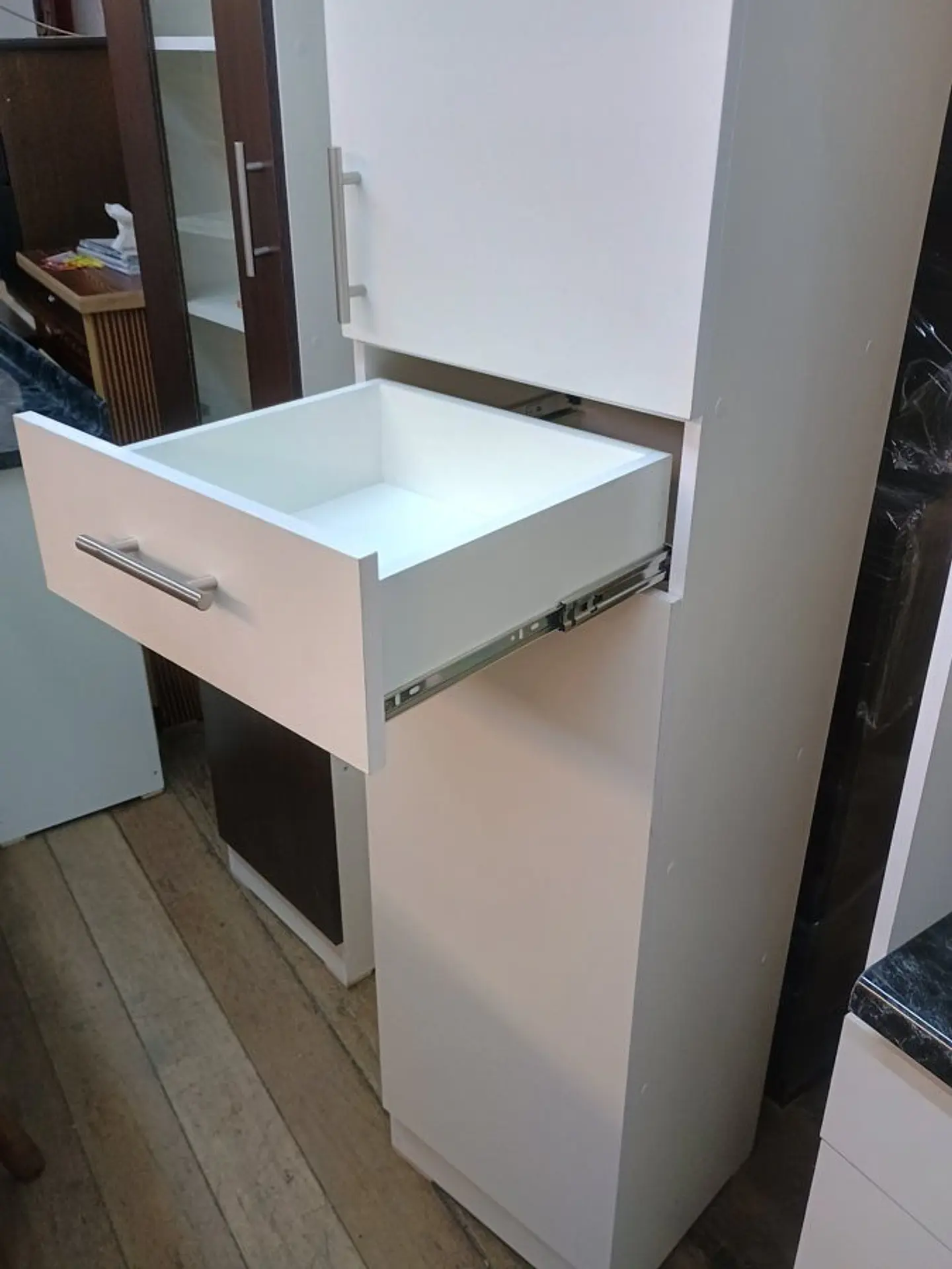 Despensa 1 puerta lisa 4