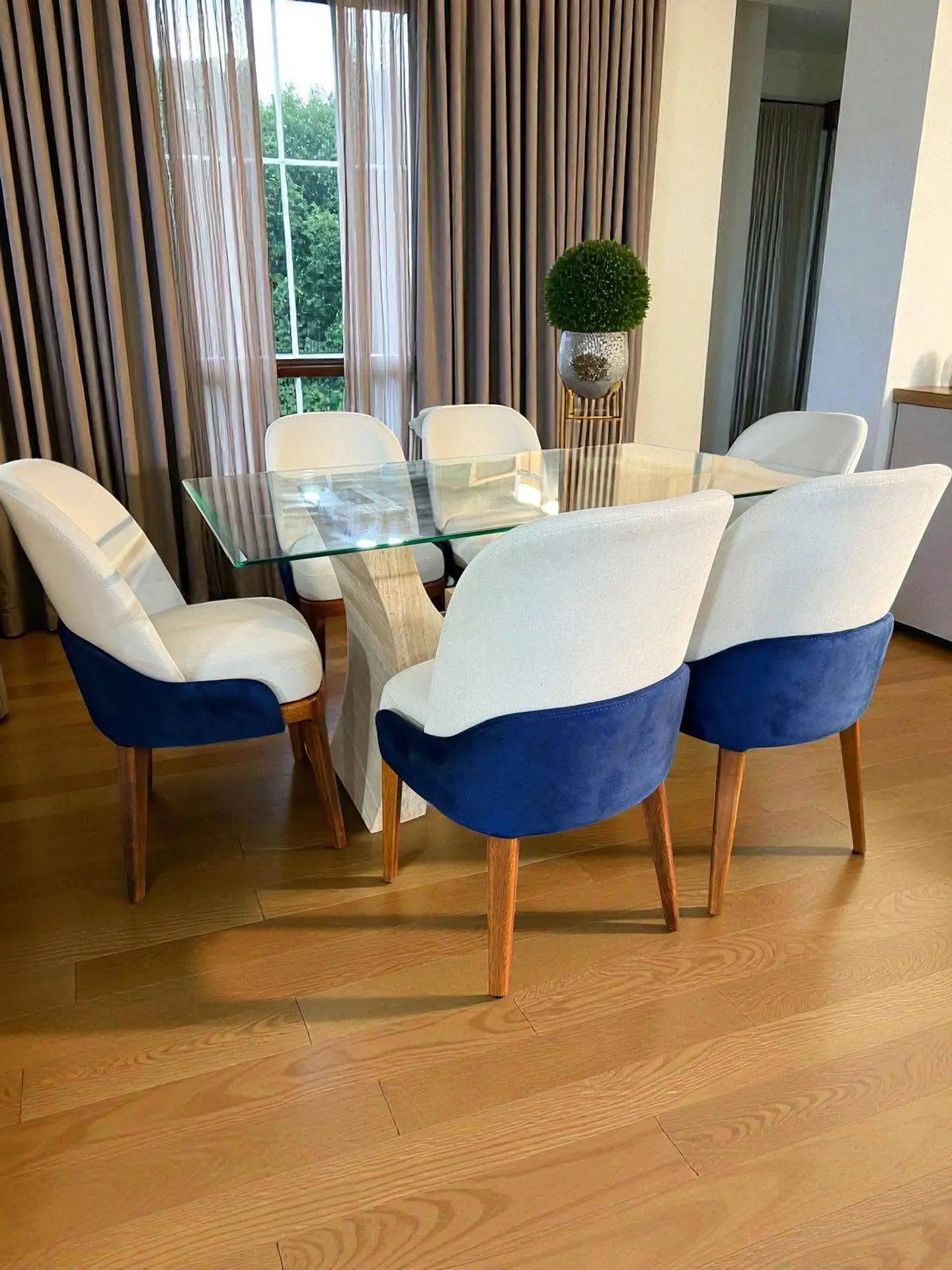 Juego de comedor 6 sillas Génesis + Base marmol + Vidrio biselado 1