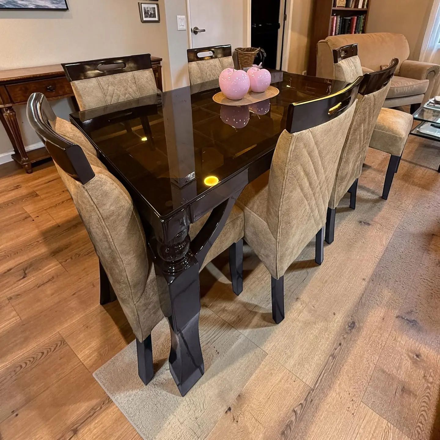 Juego de comedor 8 sillas Venecia + Mesa torneada  1