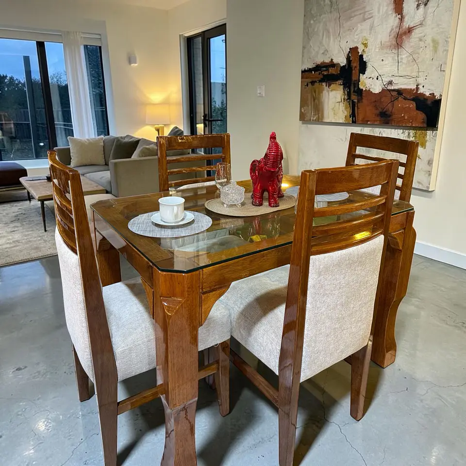Juego de comedor 4 sillas Victoria + Mesa pata león + corte 7 1