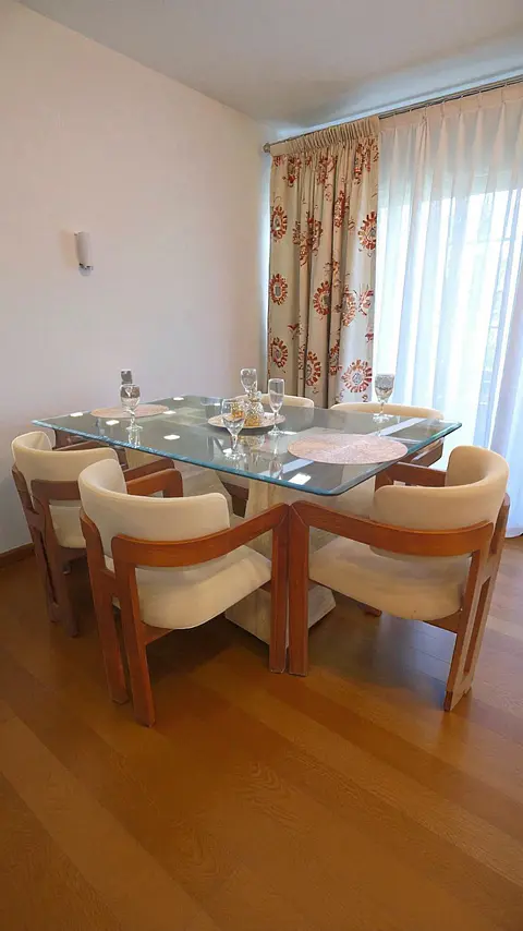 Juego de comedor 6 sillas Daniela+ Mármol + Vidrio Biselado