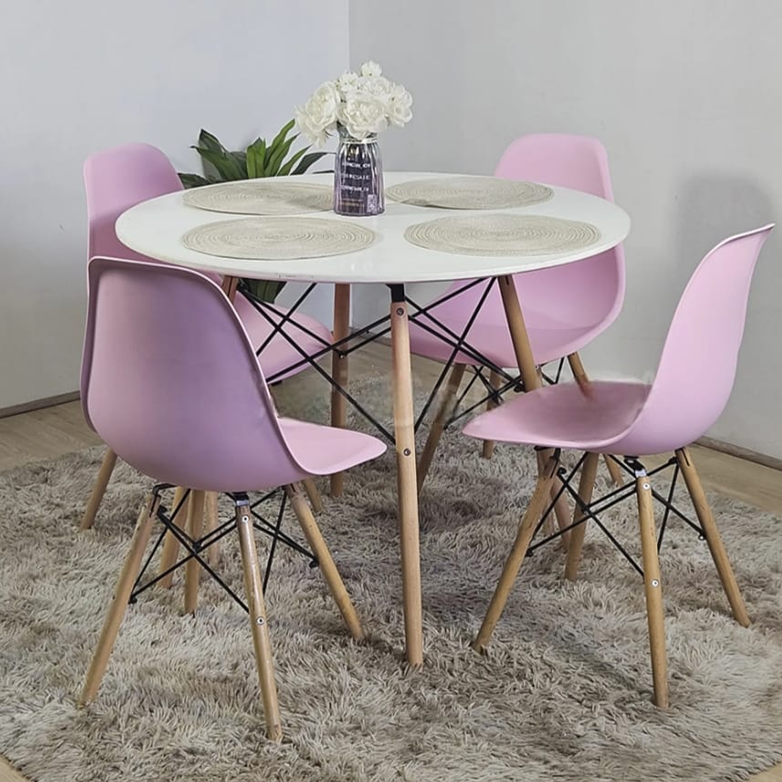 Mesa Redonda 80cm + 4 Sillas Eames 6