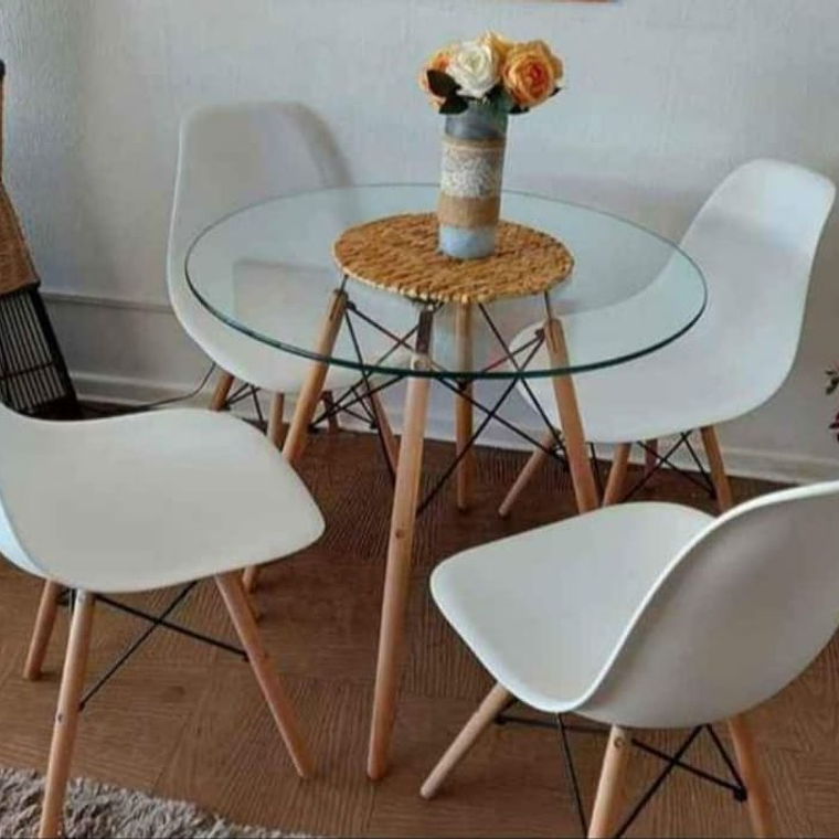 Mesa Redonda Vidrio 80cm + 4 sillas Eames 1