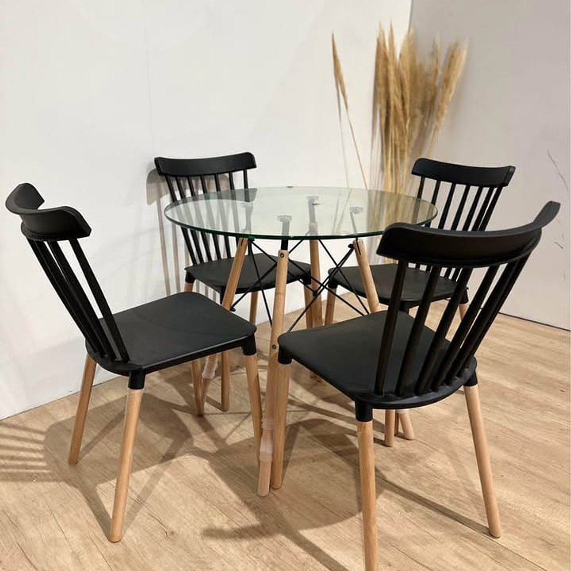 Mesa 80 + 4 Sillas Windsor 1