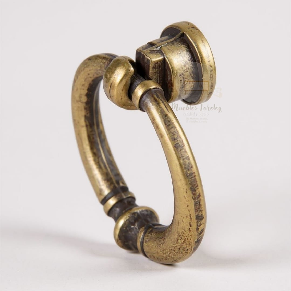 Tirador metálico tipo argolla 1