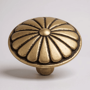 Tirador metálico floral