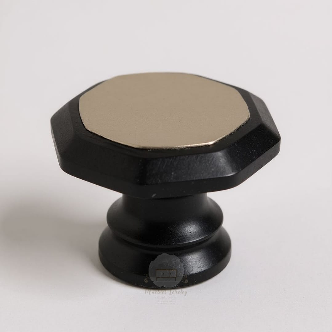 Tirador pomo negro con detalle metálico 1