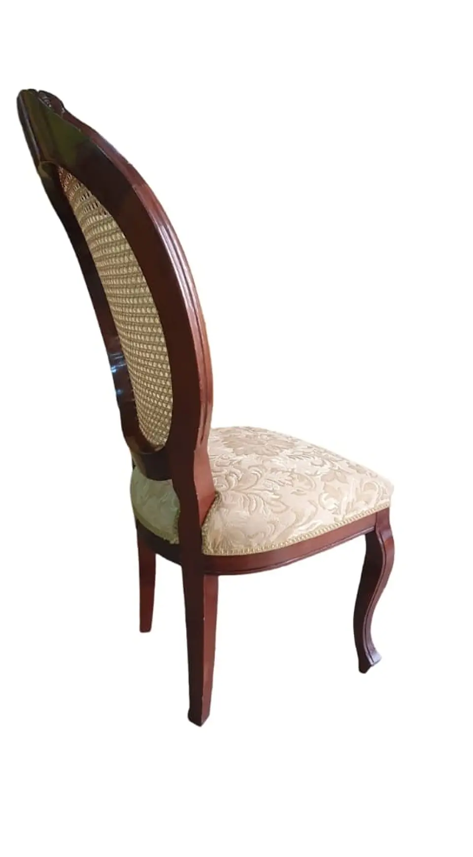 Silla medallón tallada enjuncada  3
