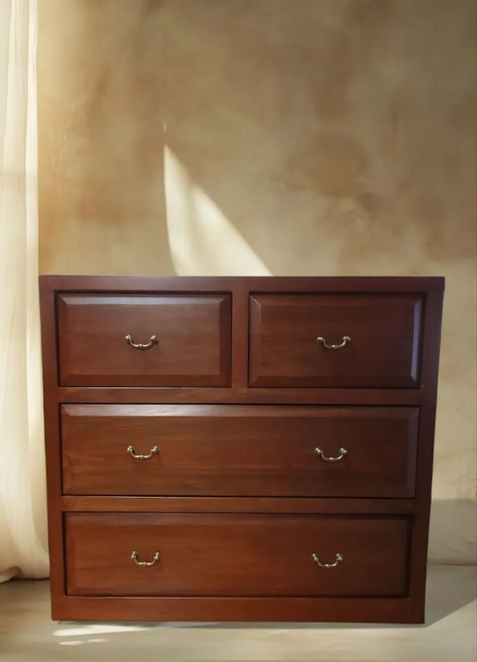 comoda bisel 1