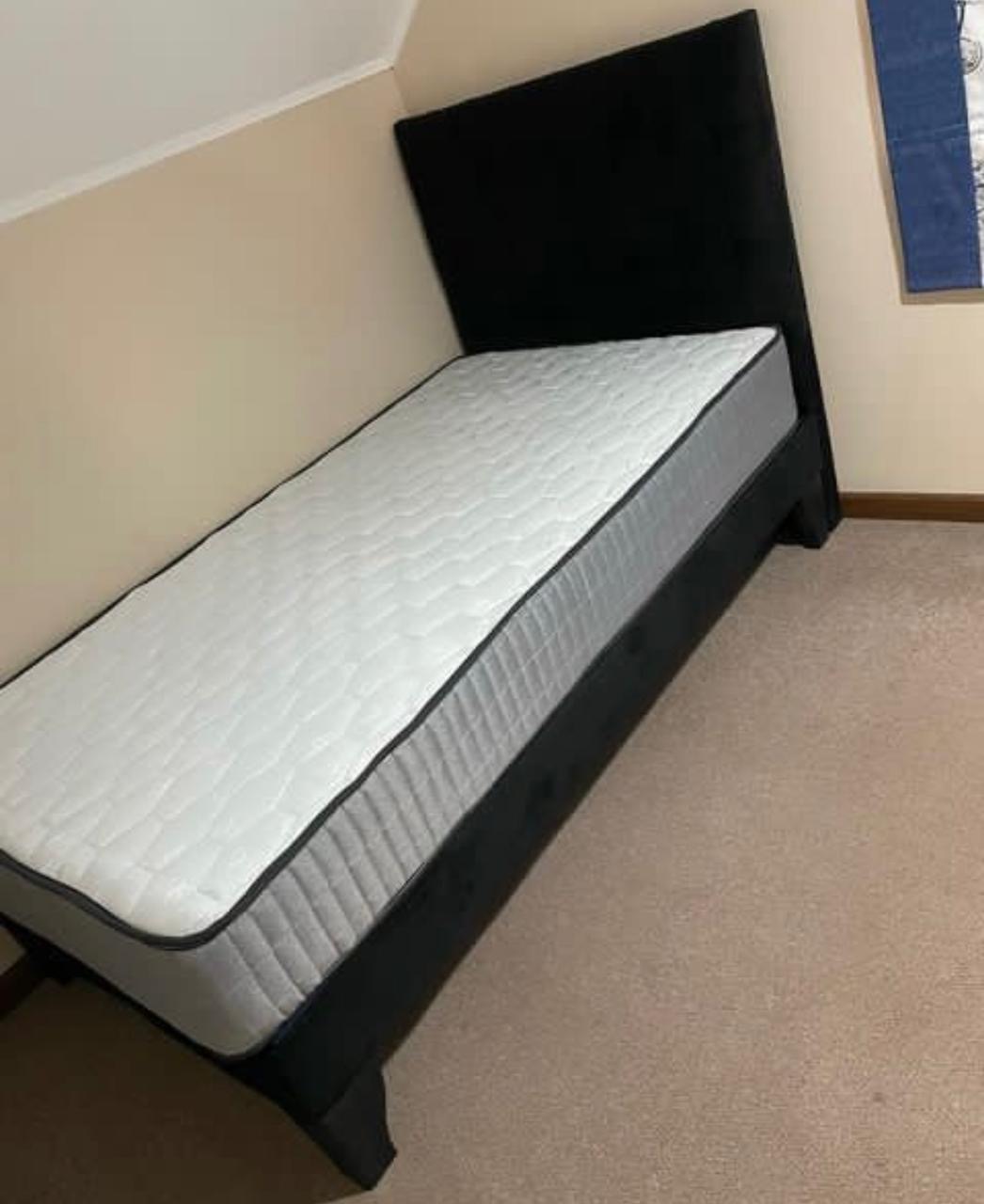 Cama Europea Celta Apolo Black / 1 Plaza / Base Normal + Set De Maderas