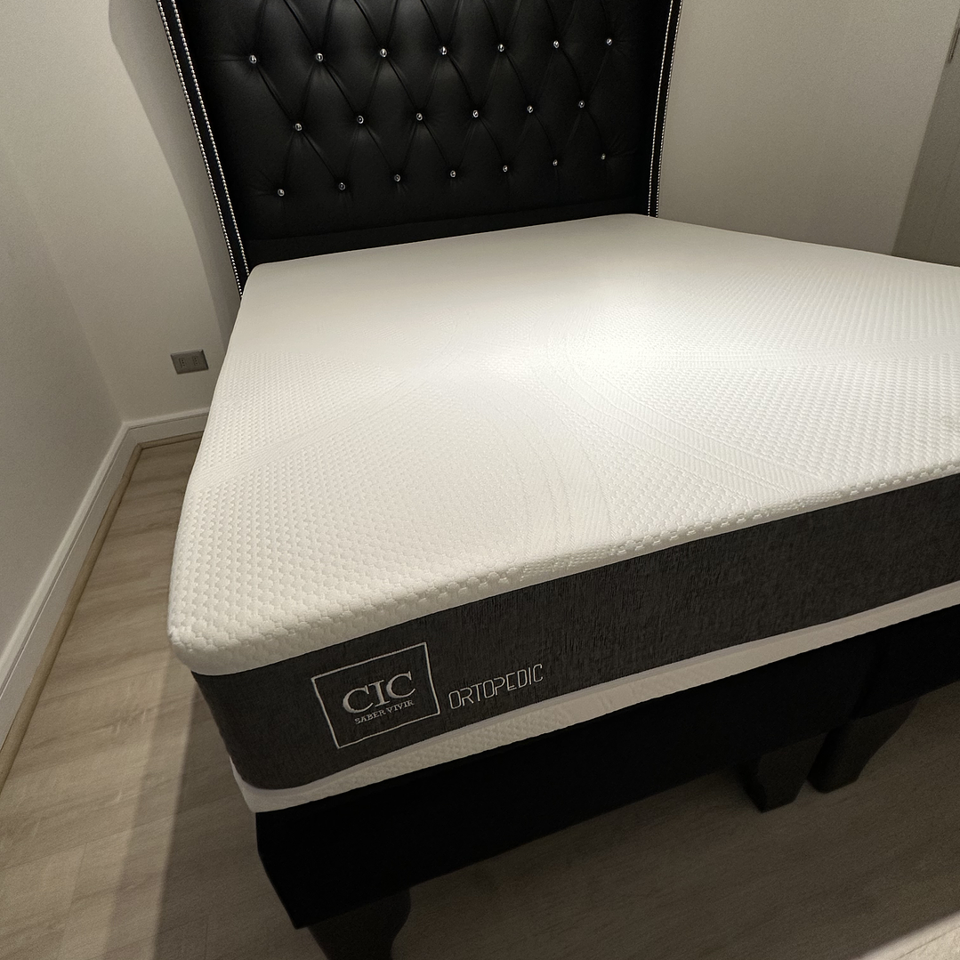 Cama Ortopédica con  Respaldo Capitoné ,tamaño King  1