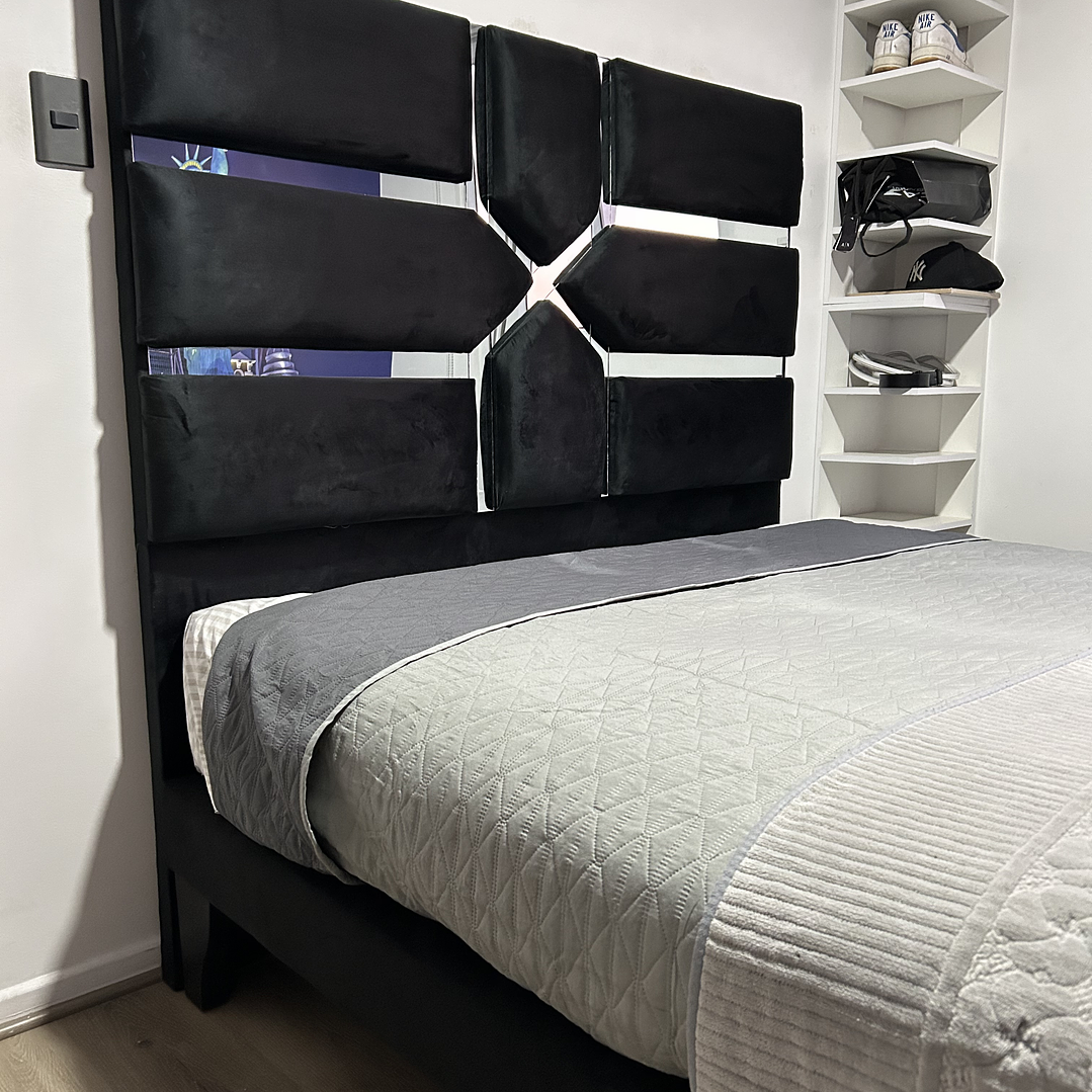 cama de 2 plazas + respaldo de espejo + tapiz color a elección en 2 plazas + bases divididas + colchón new ortopédico  2