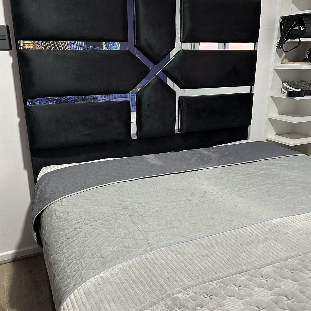 cama de 2 plazas + respaldo de espejo + tapiz color a elección en 2 plazas + bases divididas + colchón new ortopédico  3