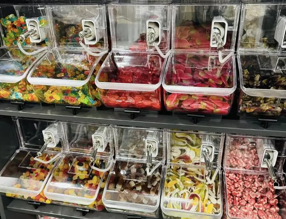 CAJA DE ALIMENTOS CON PALA 13 LITROS (PREVENTA) 4