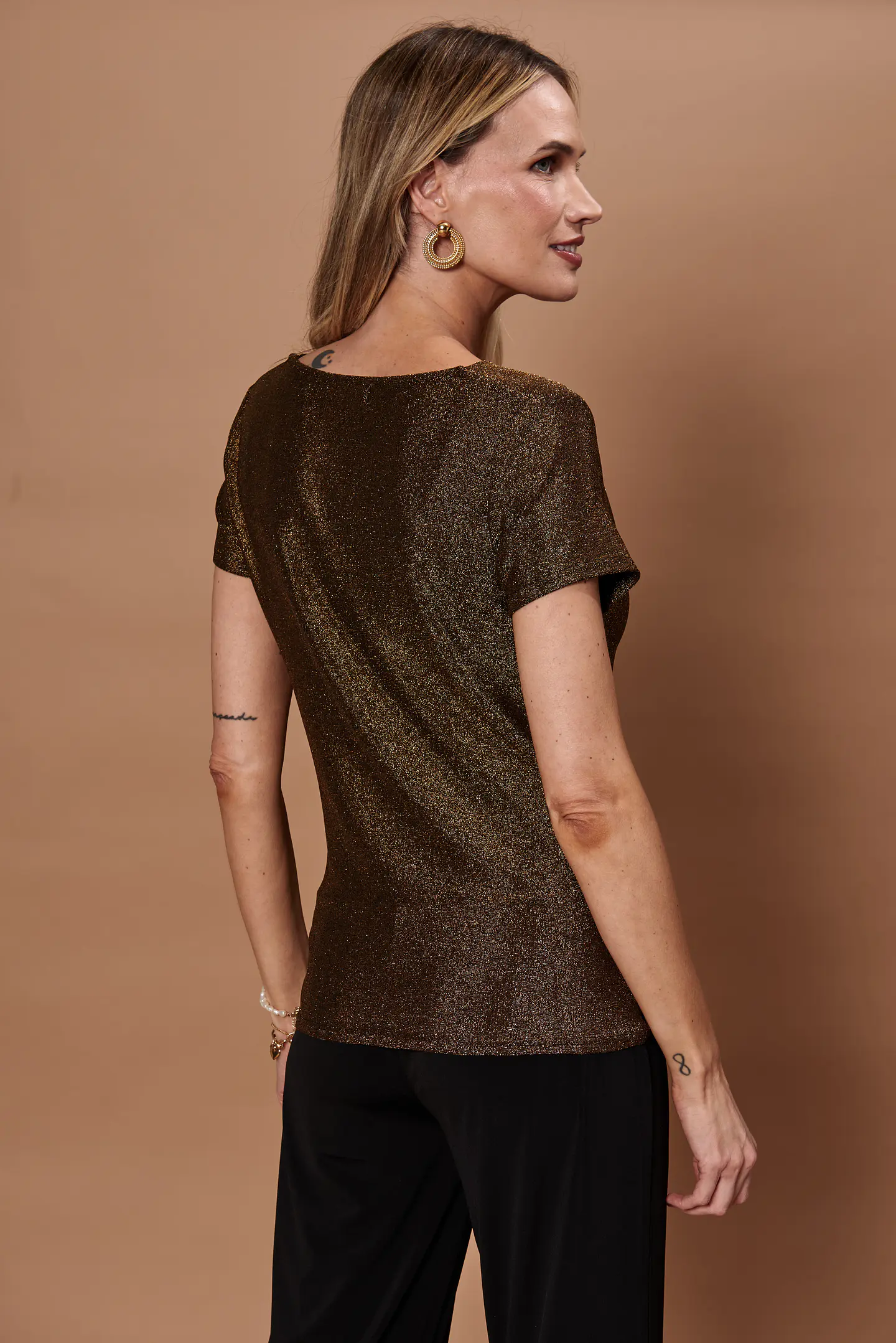 POLERA MUJER C/DRAPEADO M/C LUREX NIGHT GIVE NIGHT N56308 DORADO 2