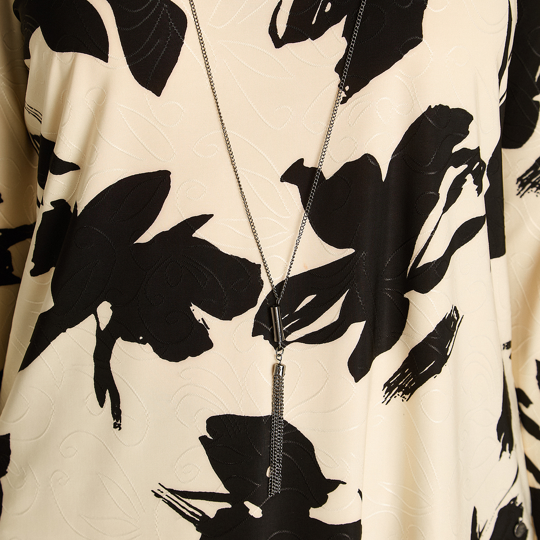 POLERA (MU) M/L C/P EST. APLIC COLLAR LORENZO IMP. 108507 NEGRO  4