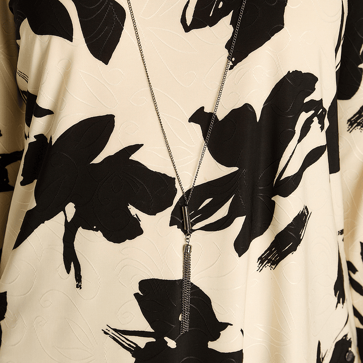 POLERA (MU) M/L C/P EST. APLIC COLLAR LORENZO IMP. 108507 NEGRO  4