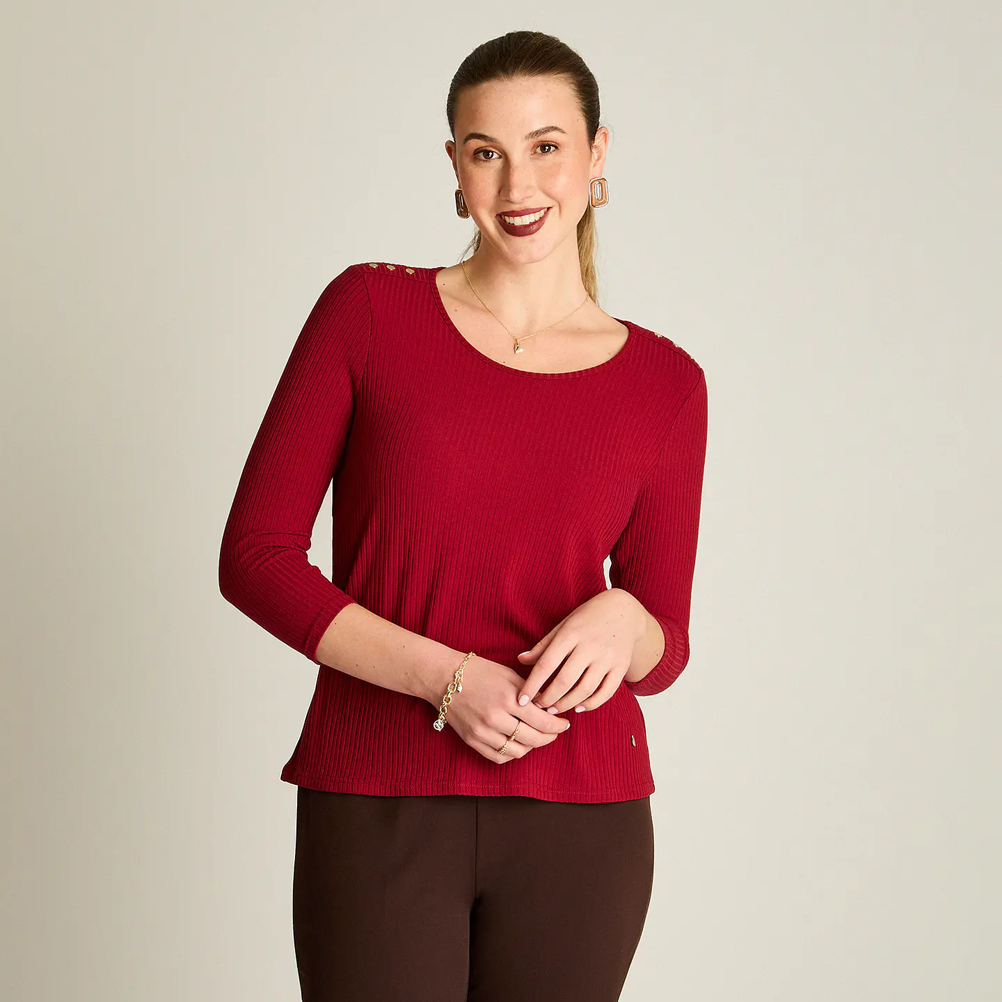 Polera Rib Rojo Manga 3/4 Con Aplicación En Hombros 108504 1