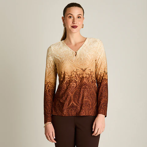 Polera Beige Estampada Manga Larga con Detalles en el Escote 108505
