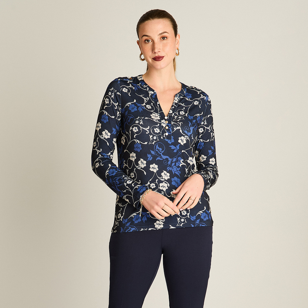 Polera Azul Estampada Manga Larga con Escote Mao. 108506 1