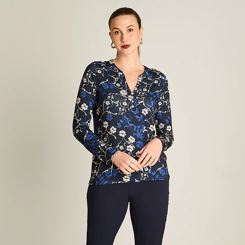 Polera Azul Estampada Manga Larga con Escote Mao. 108506