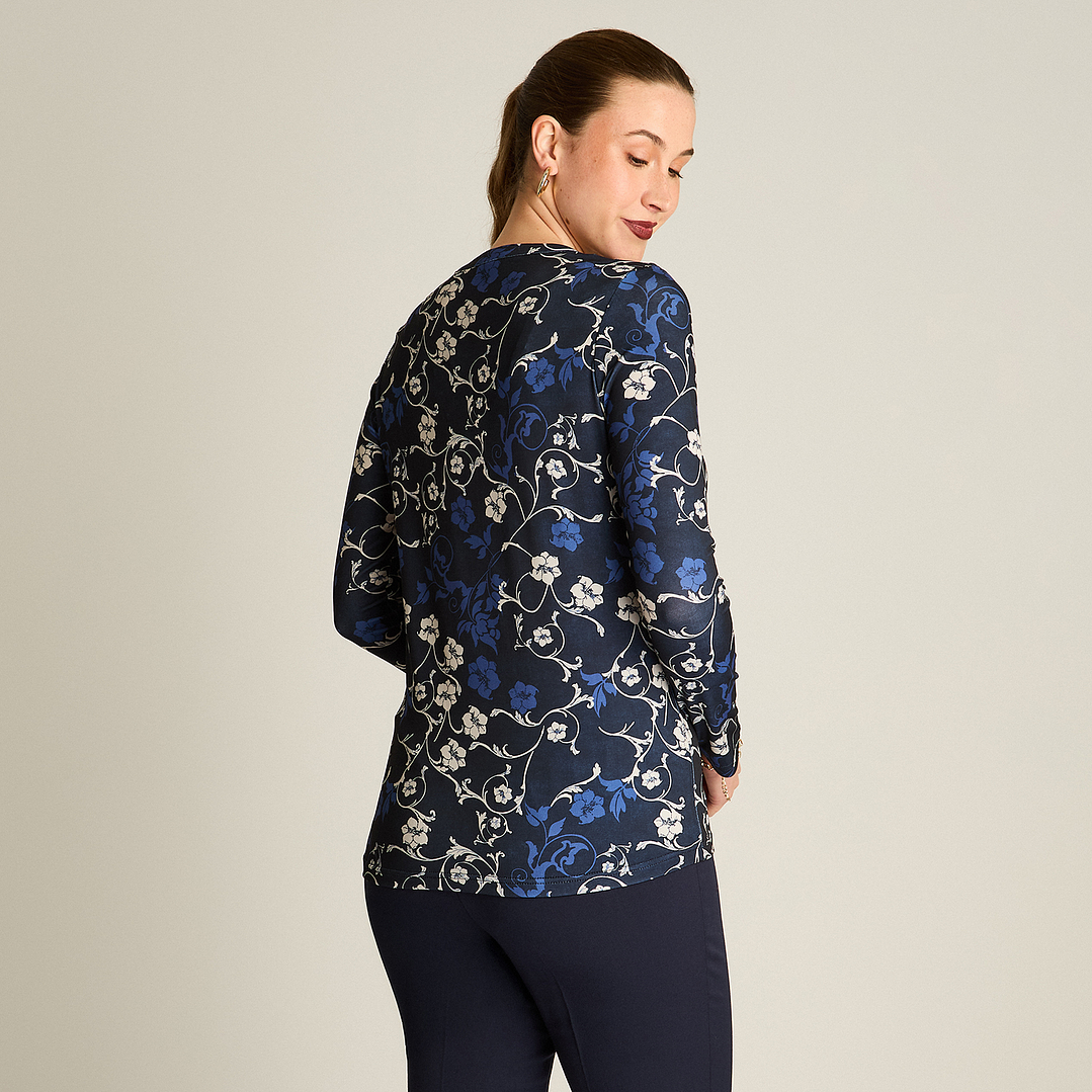 Polera Azul Estampada Manga Larga con Escote Mao. 108506 3