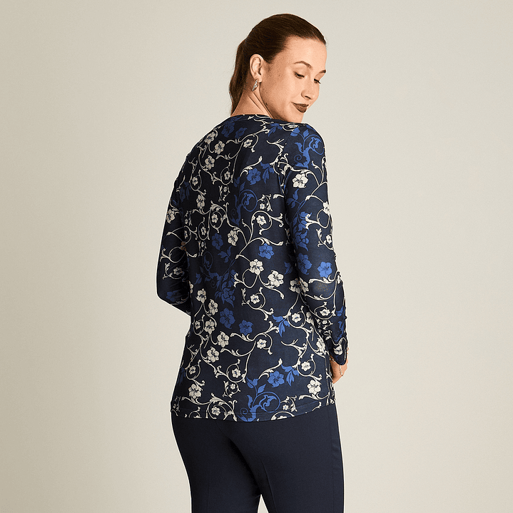 Polera Azul Estampada Manga Larga con Escote Mao. 108506 3