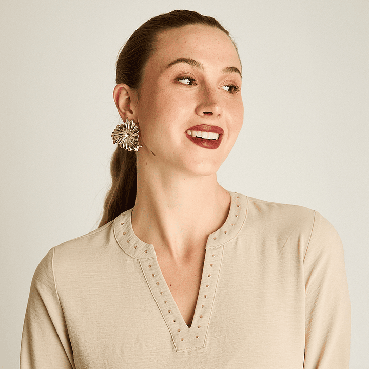 Blusa Escote Mao con Aplicación de Strass 208509 4