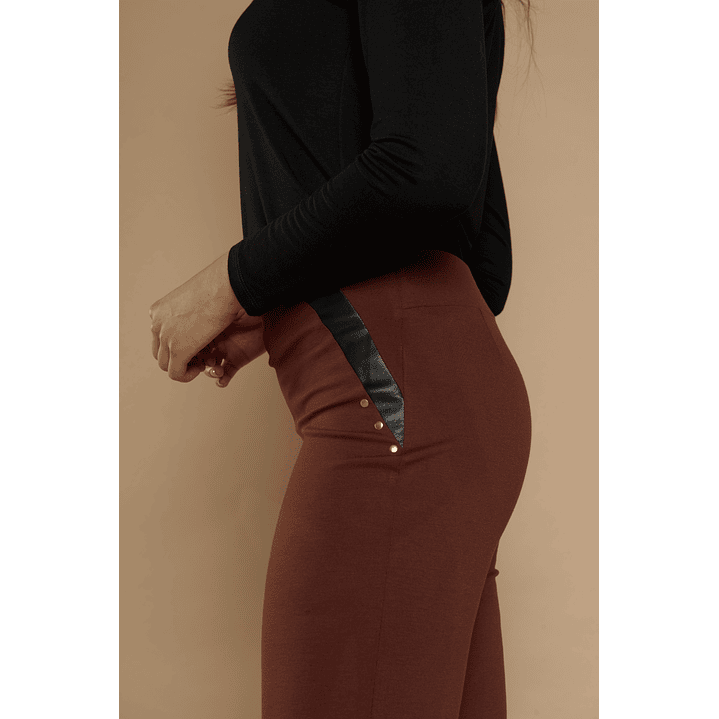 PANTALON (MU) FLARE APLIC PU TACHAS GADWICK GIVE C66402 CAFE 5