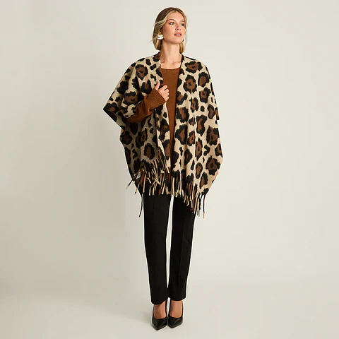 Poncho Café con Estampado Animal Print y Flecos en Tejido