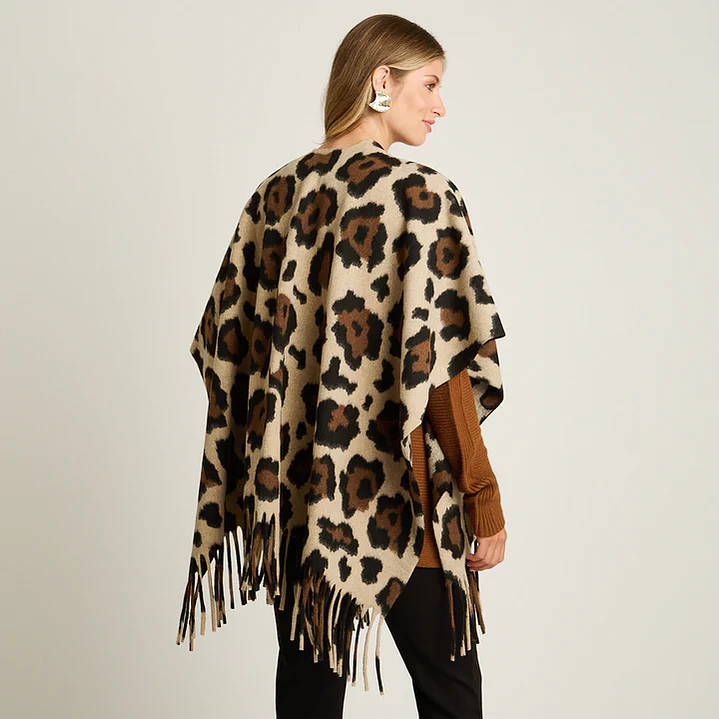 Poncho Café con Estampado Animal Print y Flecos en Tejido 2