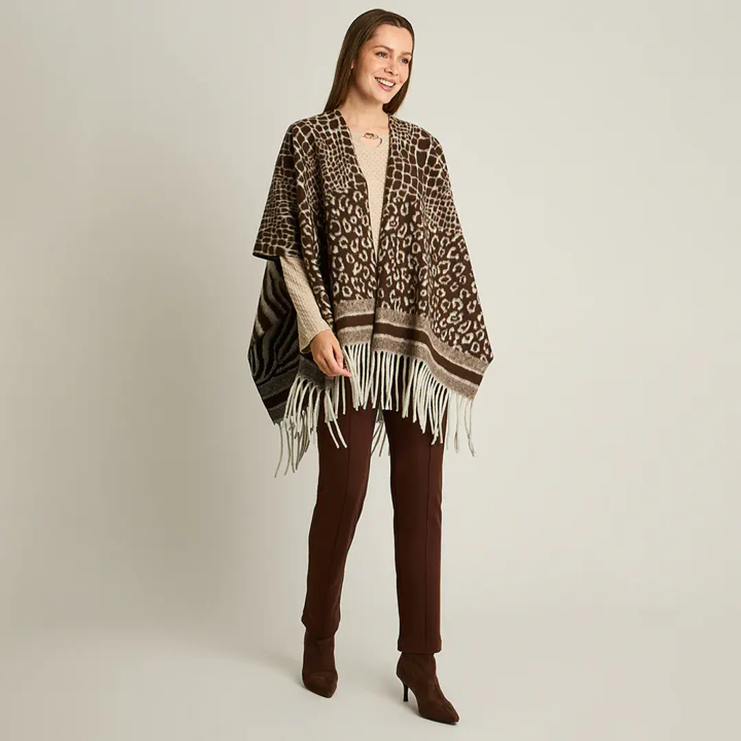 Poncho Café con Estampado Animal Print Mixto y Flecos en Tejido 1