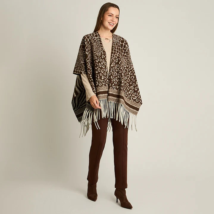 Poncho Café con Estampado Animal Print Mixto y Flecos en Tejido 1