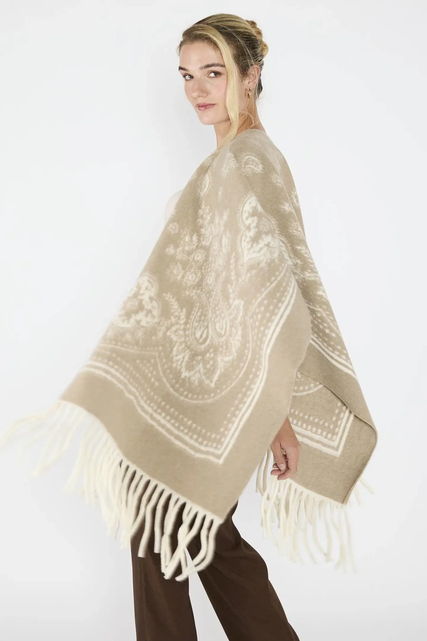 Ruana Veronica Beige Eclipse Woman 3