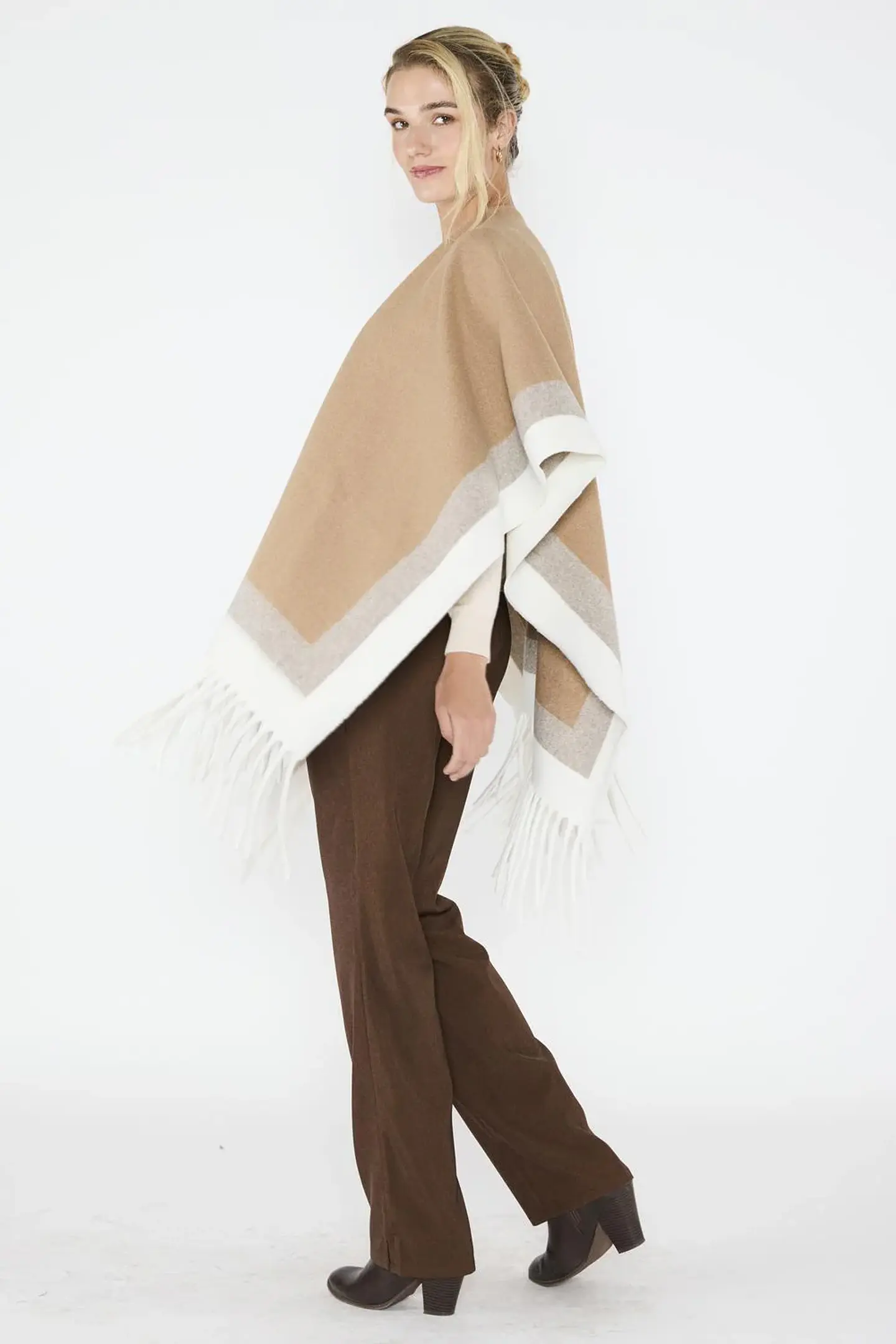 Ruana Soledad Taupe Eclipse Woman 4