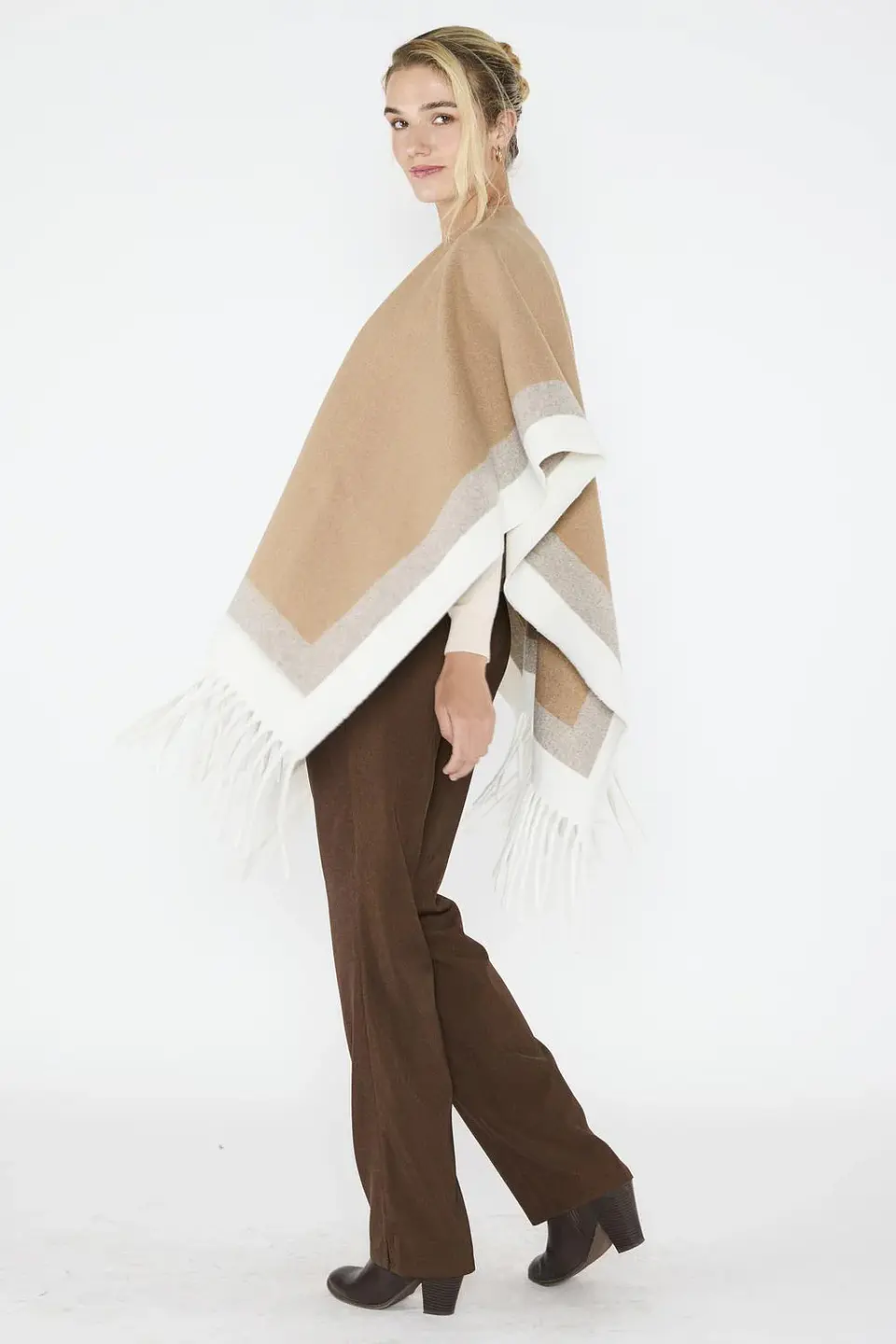 Ruana Soledad Taupe Eclipse Woman 4