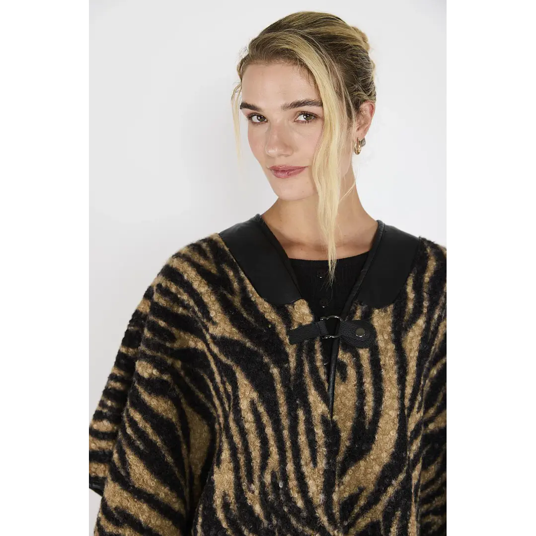 Ruana Jazmin Negro Eclipse Woman 4