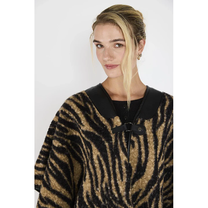 Ruana Jazmin Negro Eclipse Woman 4