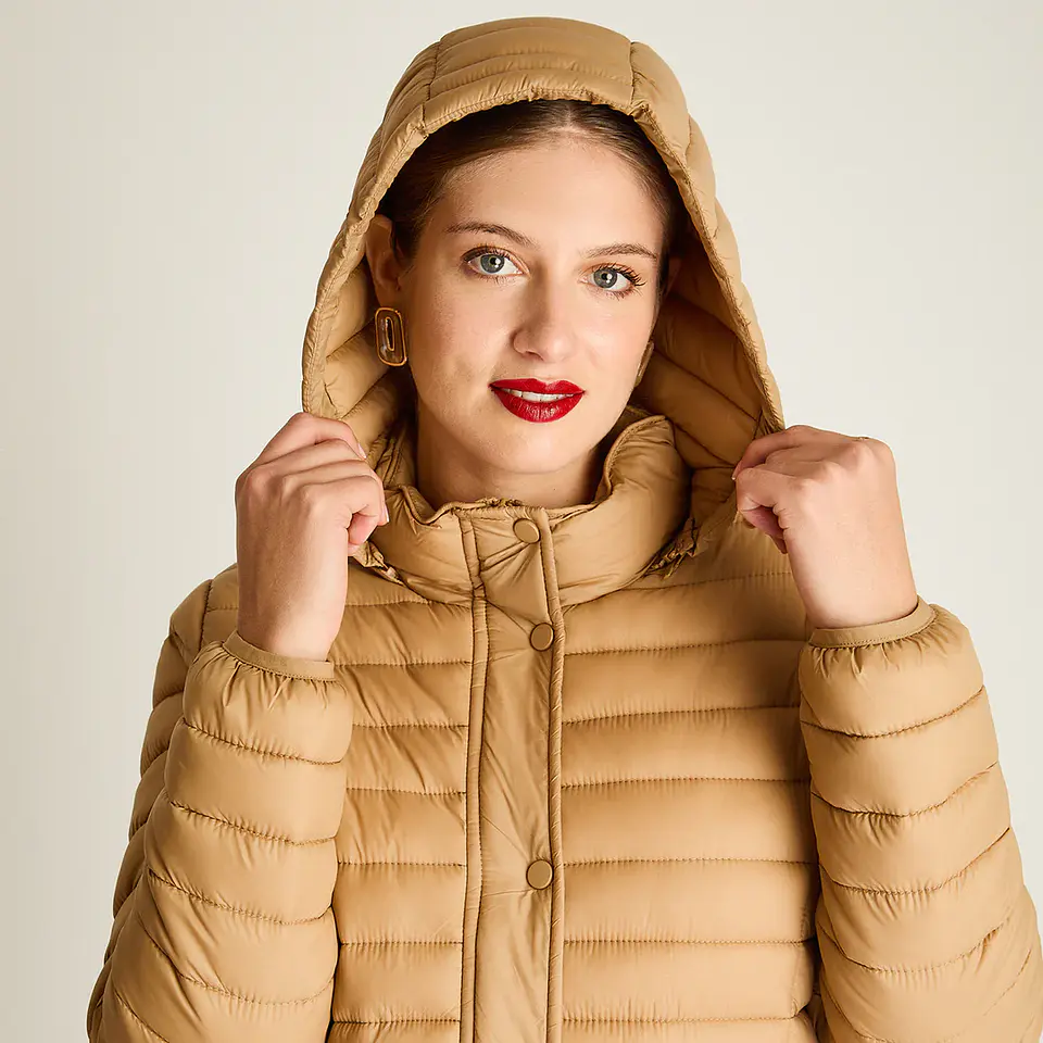 Parka Larga Camel con Diseño Quilted y Gorro Desmontable Weekend 4