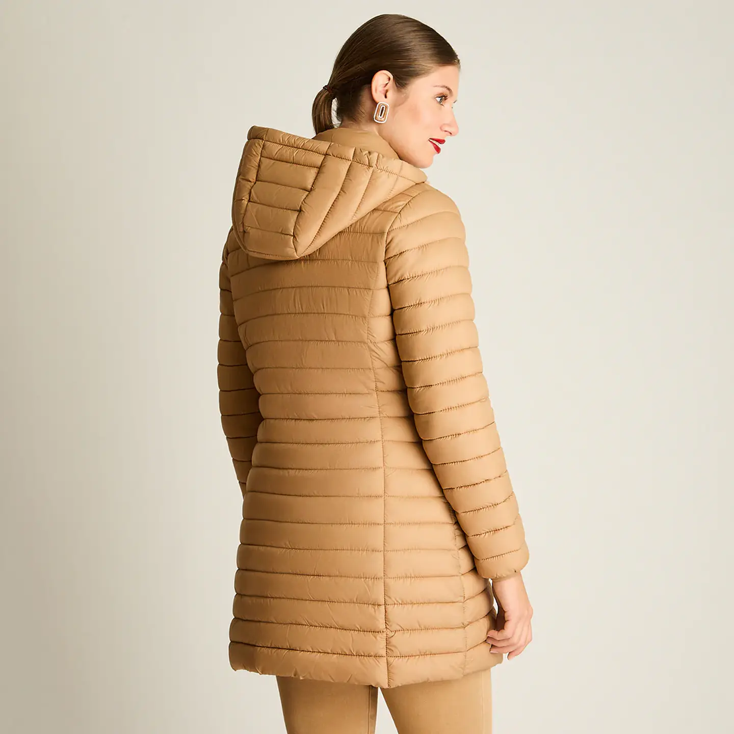 Parka Larga Camel con Diseño Quilted y Gorro Desmontable Weekend 2