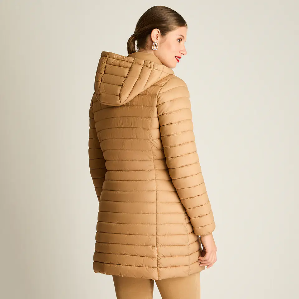 Parka Larga Camel con Diseño Quilted y Gorro Desmontable Weekend 2